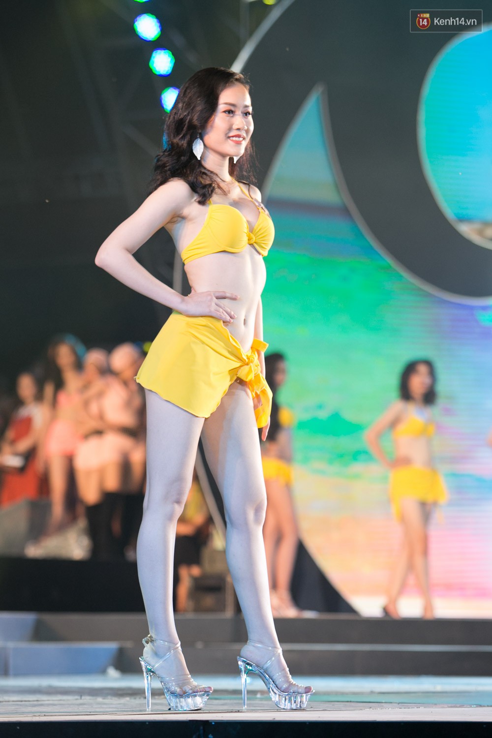 Thí sinh Hoa hậu Biển catwalk như đi chợ, body gây thất vọng khi trình diễn bikini trong buổi tổng duyệt Thí sinh Hoa hậu Biển catwalk như đi chợ, body gây thất vọng khi trình diễn bikini trong buổi tổng duyệt